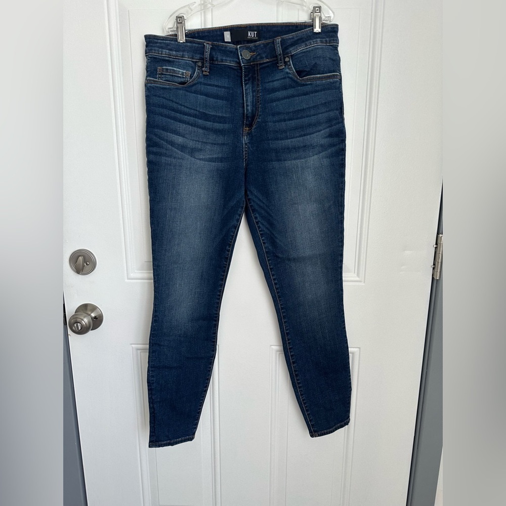 Kut from the Kloth Donna High Rise Ankle Skinny Jeans. Size 10